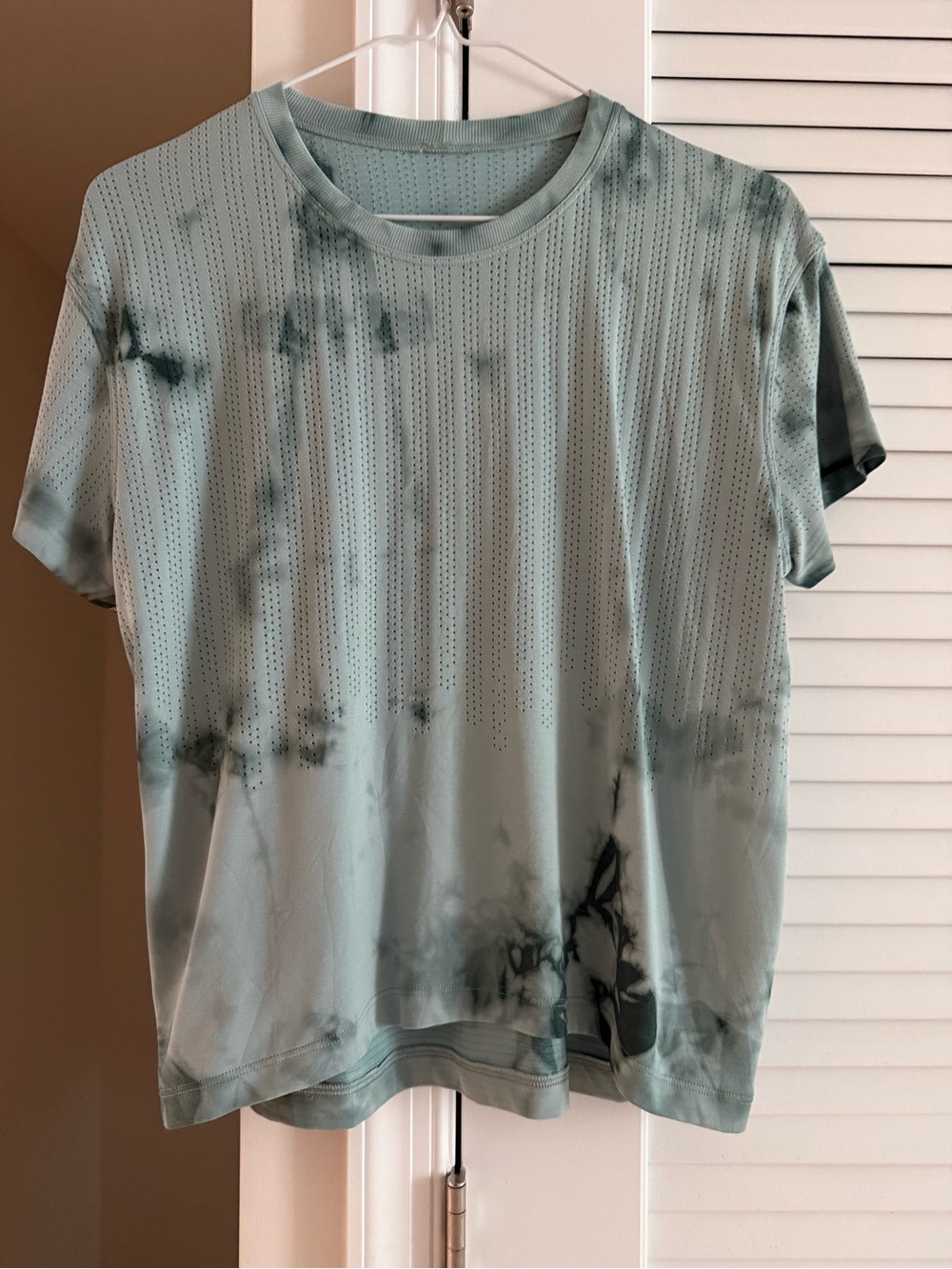 Lululemon train to be short Sleeve
